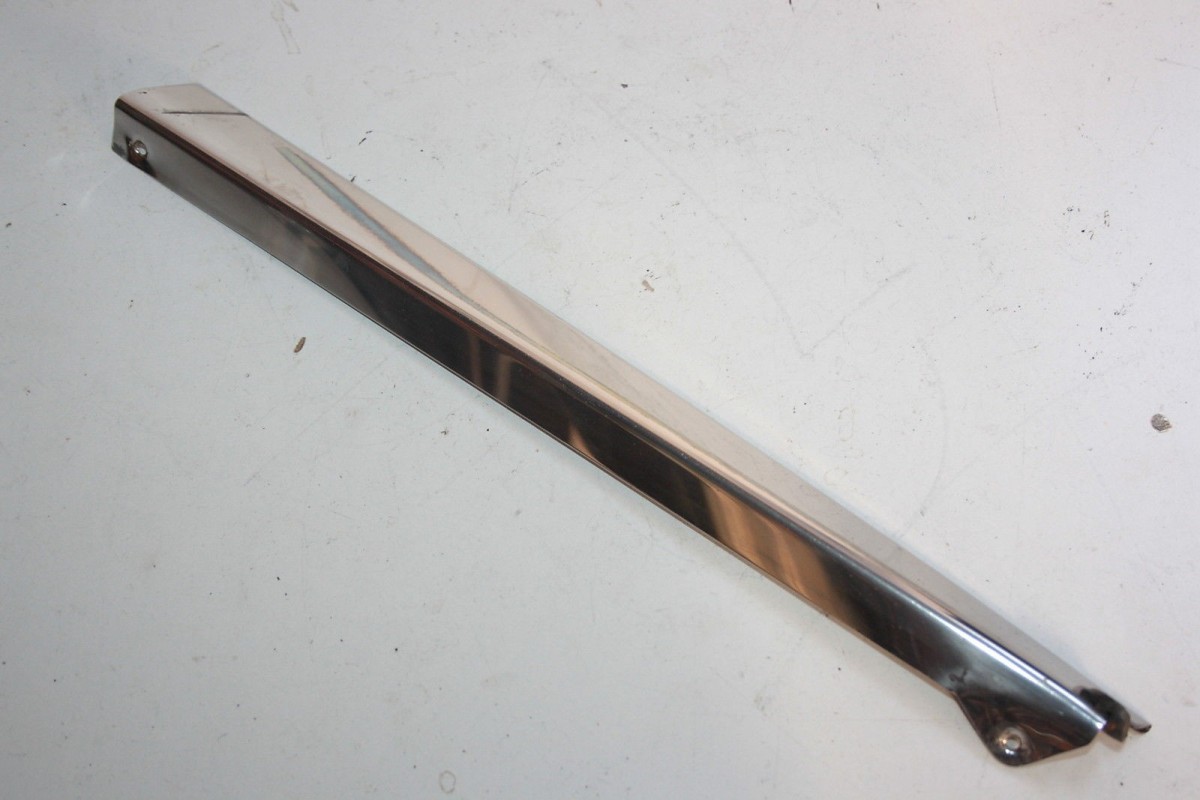APPLIQUE DE FINITION SUPERIEURE DE PIED ARRIERE D/G ??...CITROEN ID...