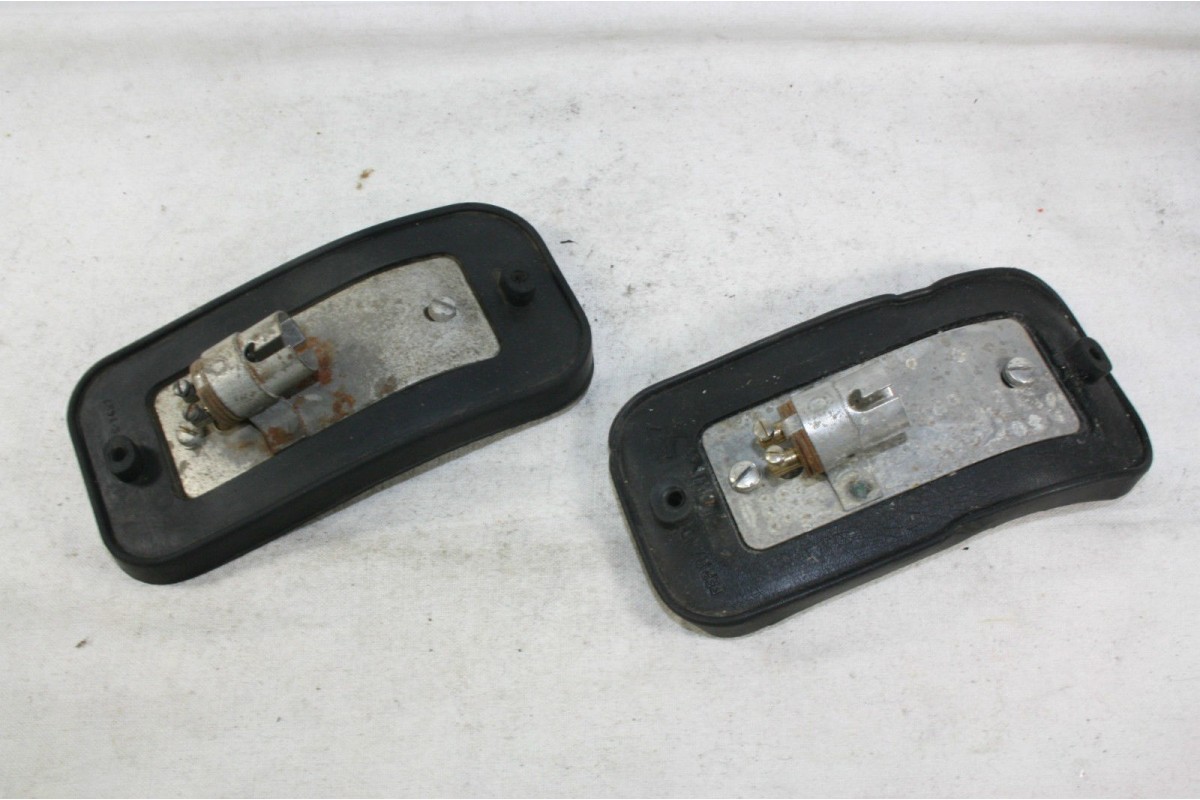 LOT DE 2 PLATINES DE FEUX D'AILES SCINTEX 412...CAMIONS SAVIEM SG2...