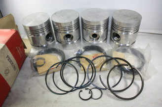 JEU DE 4 PISTONS+SEGMENTS PERKINS 50215...CAMIONS UTILITAIRES TRACTEURS