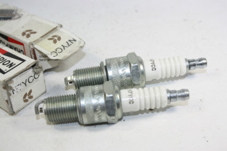 LOT DE 2 BOUGIES CHAMPION N7YCC..SIMCA 1000 RALLYE MATRA RENAULT R5 R17 TS FUEGO