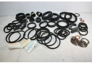 LOT DE PIECES POUR REPARATION D'ETRIER DE FREIN...RENAULT PEUGEOT ...