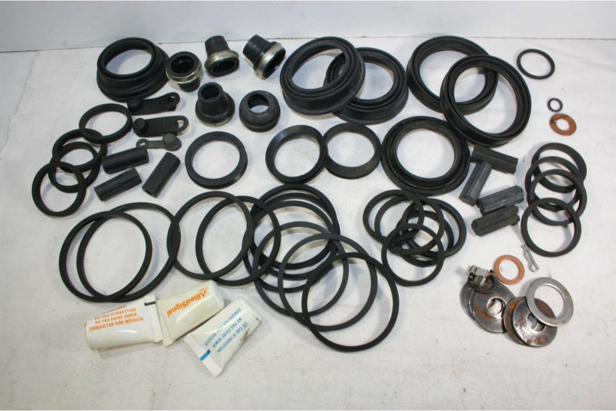 LOT DE PIECES POUR REPARATION D'ETRIER DE FREIN...RENAULT PEUGEOT ...