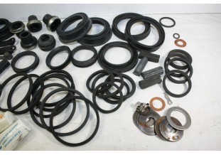 LOT DE PIECES POUR REPARATION D'ETRIER DE FREIN...RENAULT PEUGEOT ...