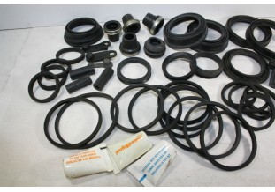 LOT DE PIECES POUR REPARATION D'ETRIER DE FREIN...RENAULT PEUGEOT ...