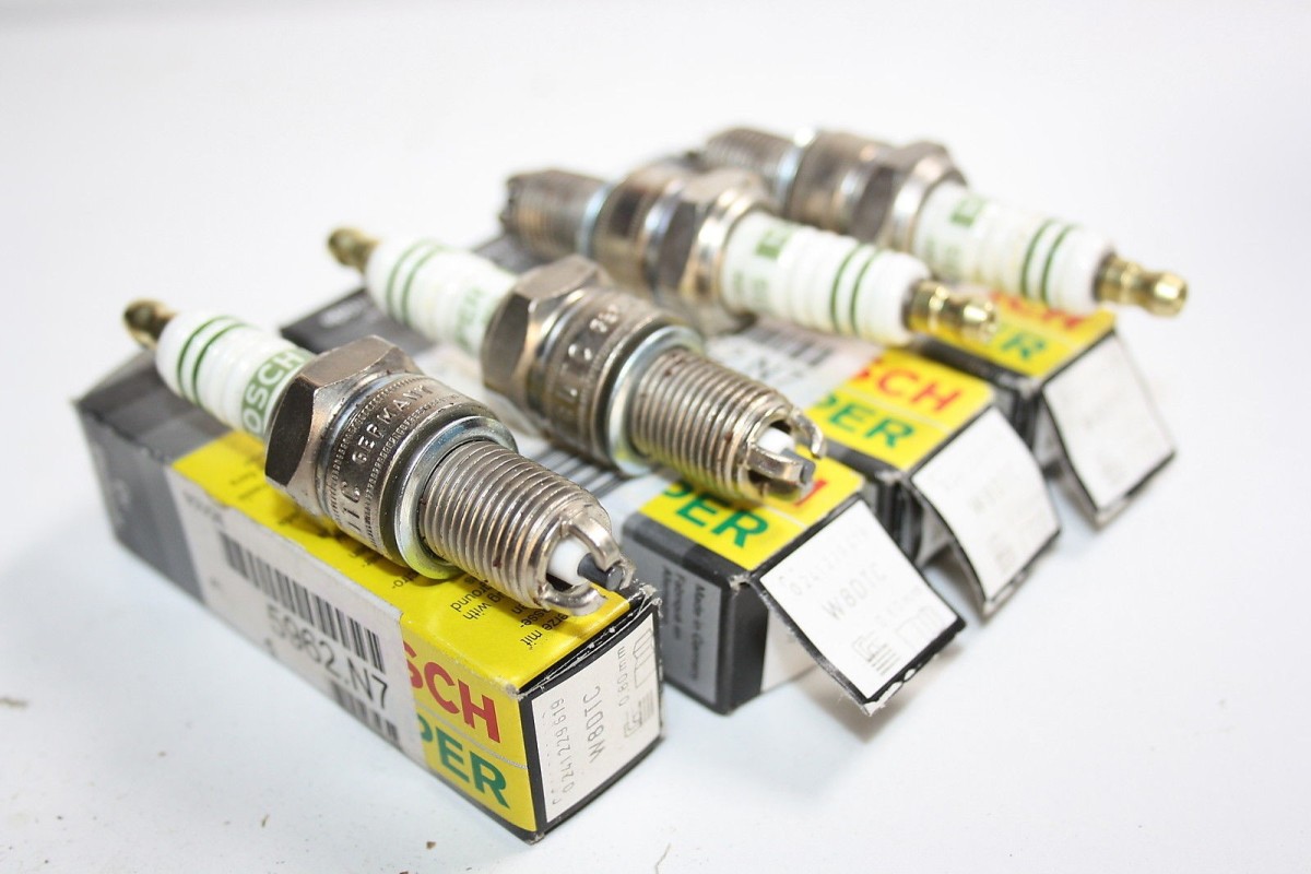 JEU DE 4 BOUGIES BOSCH SUPER W8DTC..AUDI 80 100 QUATTRO PEUGEOT 505...