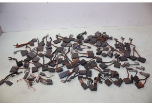GROS LOT DE CHARBONS DE DYNAMOS DE DIVERS MARQUES...POUR AUTOS CAMI...
