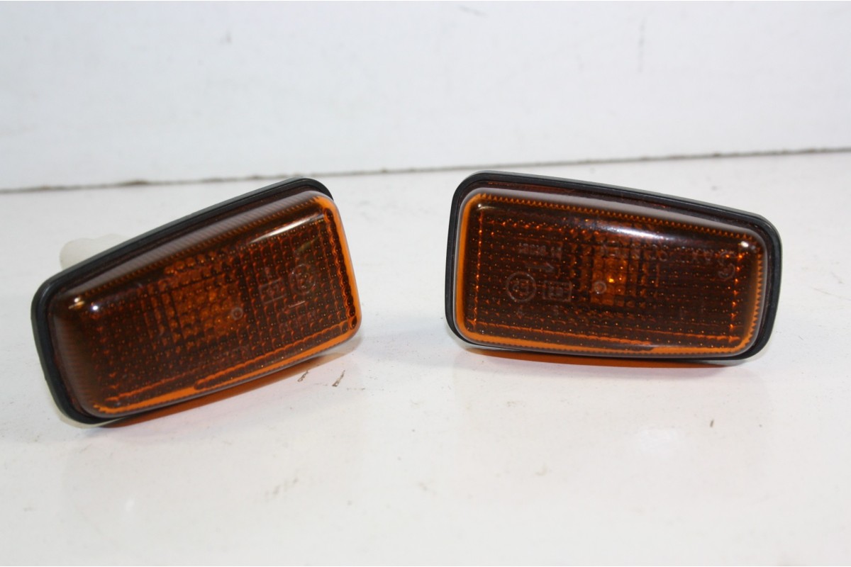 UNE PAIRE DE FEUX D'AILE D/G AXO 3307...PEUGEOT 106 306 CITROEN SA...