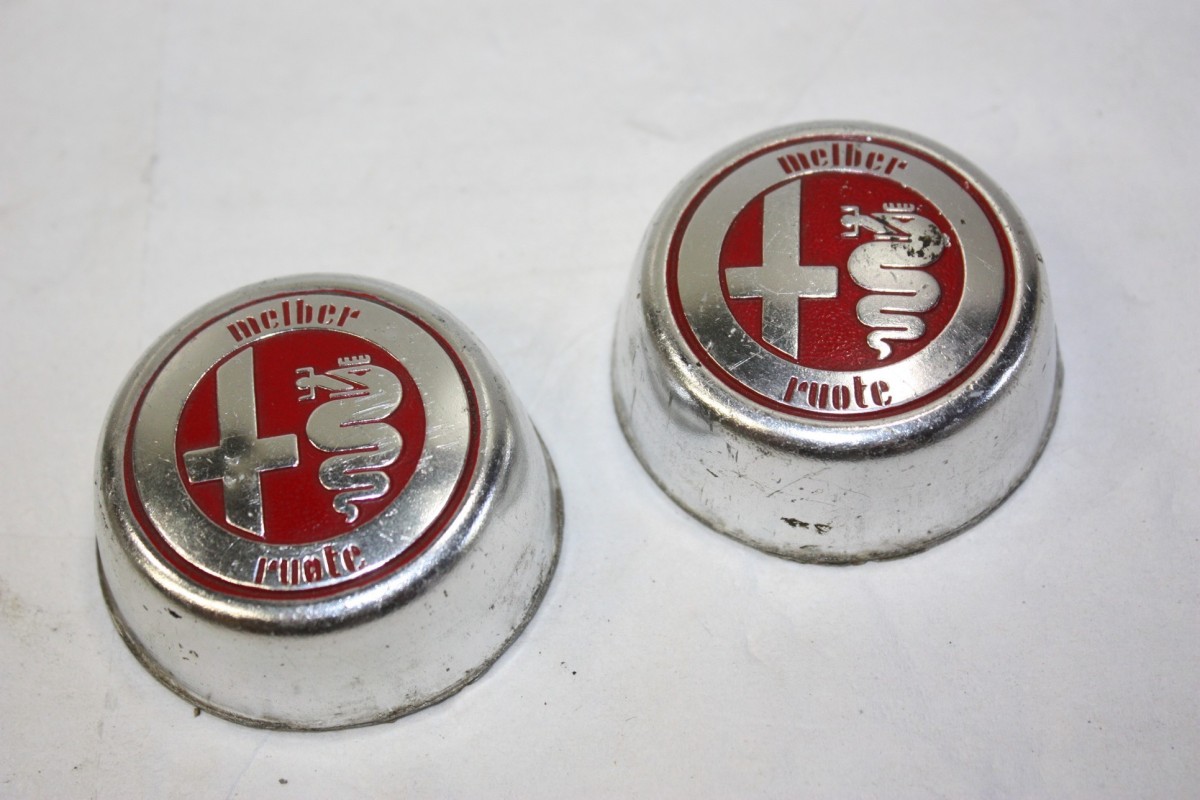LOT DE 2 CENTRE DE ROUE...ALFA ROMEO GIULIA GIULIETTA ALFA SUD ALFE...