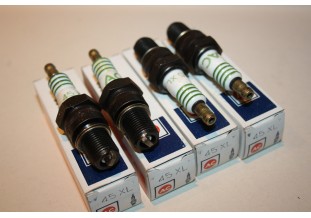 JEU DE 4 BOUGIES AC DELCO 43XL...PEUGEOT 304 404 SIMCA 1000 1501 PORSCHE FERRARI