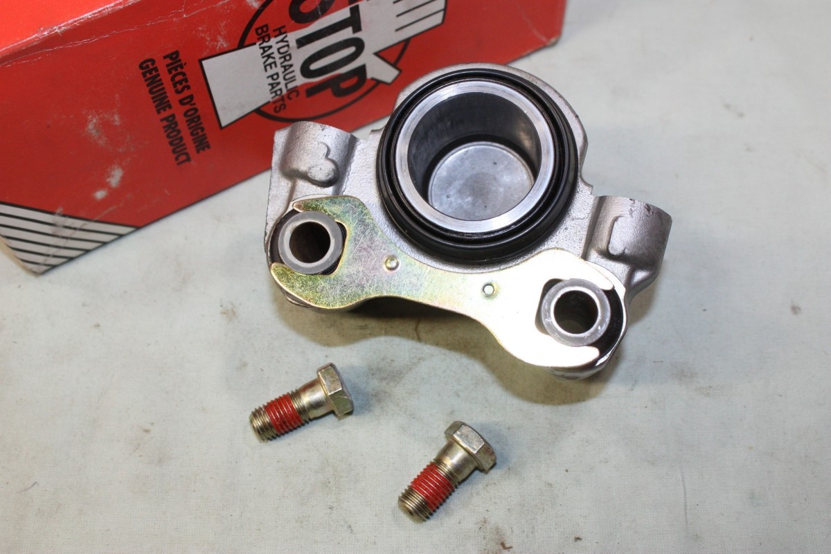 ETRIER DE FREIN AV/D STOP S 50644...AX SAXO ZX 106 205 305 309 405 ...