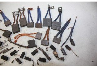 LOT DE DIVERS CHARBONS POUR DEMARREURS/DYNAMOS/ALTERNATEURS...AUTOS...