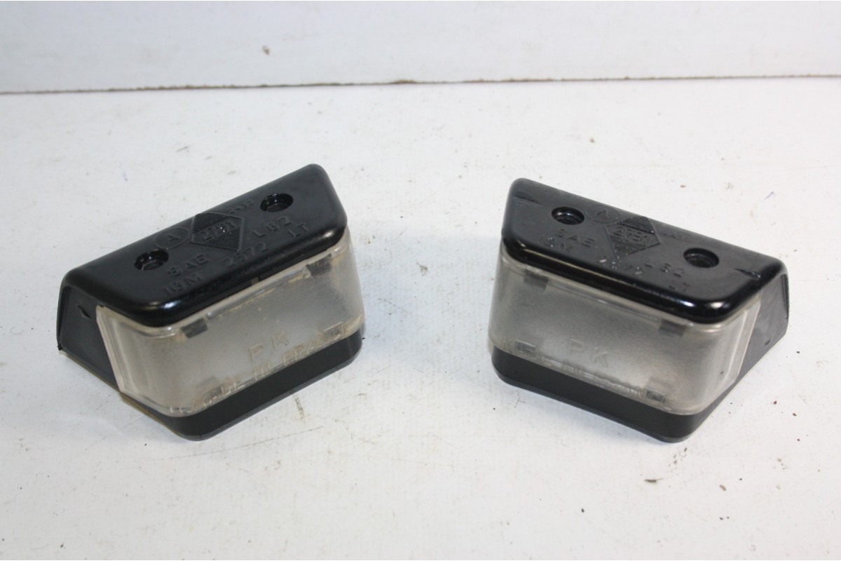PAIRE DE CABOCHONS  D'ECLAIREURS DE PLAQUE PK LMP 2791...RENAULT R4