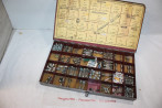 GROS LOT DE FUSIBLES DIVERS DANS COFFRET GARAGISTE EN METAL...AUTOS...