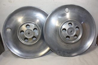 LOT DE 2 ENJOLIVEURS DE ROUE D/394mm...PANHARD PL17 DYNA Z