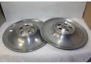 LOT DE 2 ENJOLIVEURS DE ROUE D/394mm...PANHARD PL17 DYNA Z