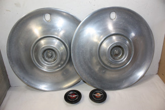 LOT DE 2 ENJOLIVEURS DE ROUE D/394mm...PANHARD PL17 DYNA Z