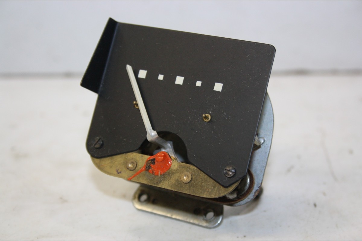 RECEPTEUR D'ESSENCE DE COMPTEUR 12V VEGLIA 23450...CITROEN DS19 voir descriptif