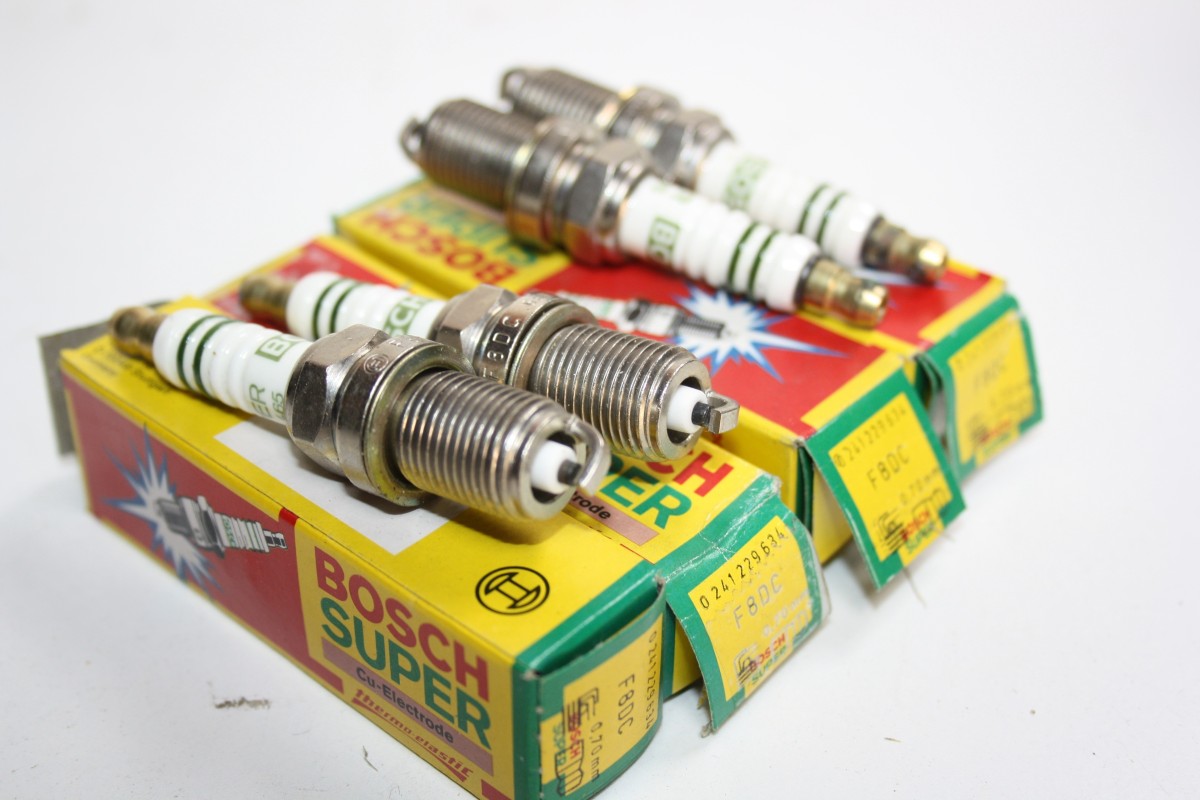 LOT DE 2 BOUGIES BOSCH SUPER F8DC..AUDI A6 QUATTRO A8 BMW E30 316 3...