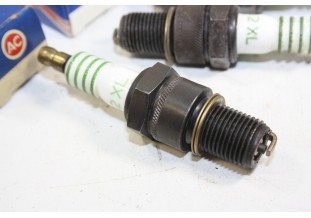 JEU DE 4 BOUGIES AC DELCO 42 XL...AUTOS MOTOS CAMIONS DIVERS...