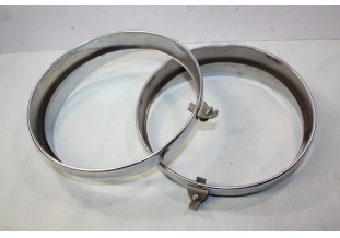 PAIRE DE CERCLAGES DE PHARES A CASQUETTES D/165mm...AUTOS DIVERS voir descriptif