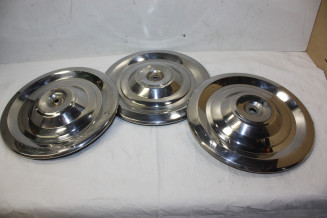 LOT DE 3 ENJOLIVEURS DE ROUE INOX D/235mm...PEUGEOT 304 SERIE 2