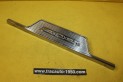 ENJOLIVEUR CENTRAL DE TABLEAU DE BORD...PEUGEOT 404