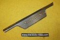 ENJOLIVEUR CENTRAL DE TABLEAU DE BORD...PEUGEOT 404