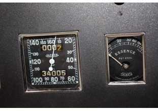 TABLEAU DE BORD JAEGER 160km/h...RENAULT VIVASTELLA ??