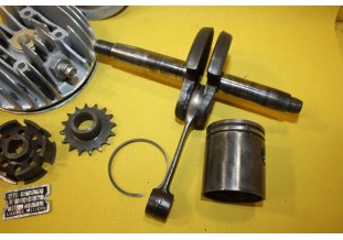 LOT DE PIECES MOTEUR VILLIERS TYPE S6V...MONET GOYON 125cm3