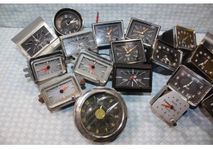 LOT DE MONTRES DE BORD DIVERS...AUTOS ANCIENNES COLLECTION