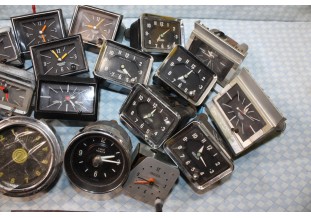 LOT DE MONTRES DE BORD DIVERS...AUTOS ANCIENNES COLLECTION