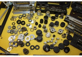 LOT DE PIECES DIVERS POUR AUTORADIO...AUTOS VINTAGE COLLECTION