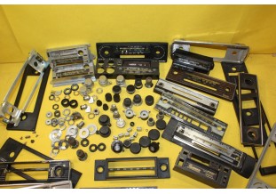 LOT DE PIECES DIVERS POUR AUTORADIO...AUTOS VINTAGE COLLECTION