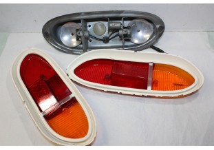 UN FEU / UN CABOCHON DE FEU ARRIERE D/G SEIMA 616...PEUGEOT 204 1er MODELE