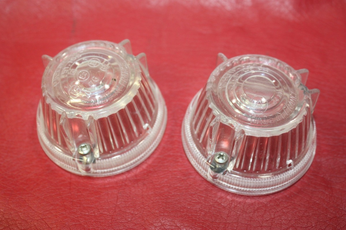 PAIRE DE CABOCHONS AV D/G PK LMP 6727...RENAULT DAUPHINE R4 - Traca...