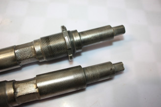 PAIRE D'AXES DE BRAS SUPERIEURS D'ESSIEU AVANT CITROEN 426569...CITROEN TRACTION 11CV