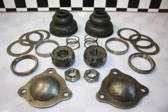 LOT DE PIECES DE PIVOT INFERIEUR D'ESSIEU AVANT...CITROEN TRACTION 11CV