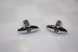 JEU DE 2 BOUTONS DE TIRETTES DE TABLEAU DE BORD...CITROEN TRACTION 11CV 15/6