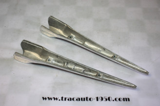 PAIRE D'ENJOLIVEURS DE CHARNIERES DE MALLE BOMBEE...CITROEN TRACTION 11CV 15/6 AP/1952