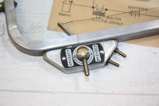 ANTIBUEE DE PARE BRISE 6V GURTNER CLARTEX...AUTOS ANCIENNES