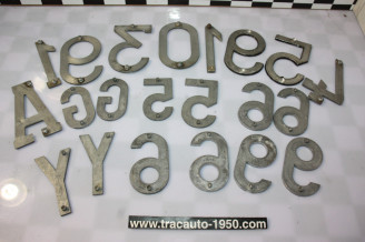 LOT DE LETTRES ET CHIFFRES EN ALU POUR PLAQUE DE POLICE...AUTOS ANCIENNES DIVERS