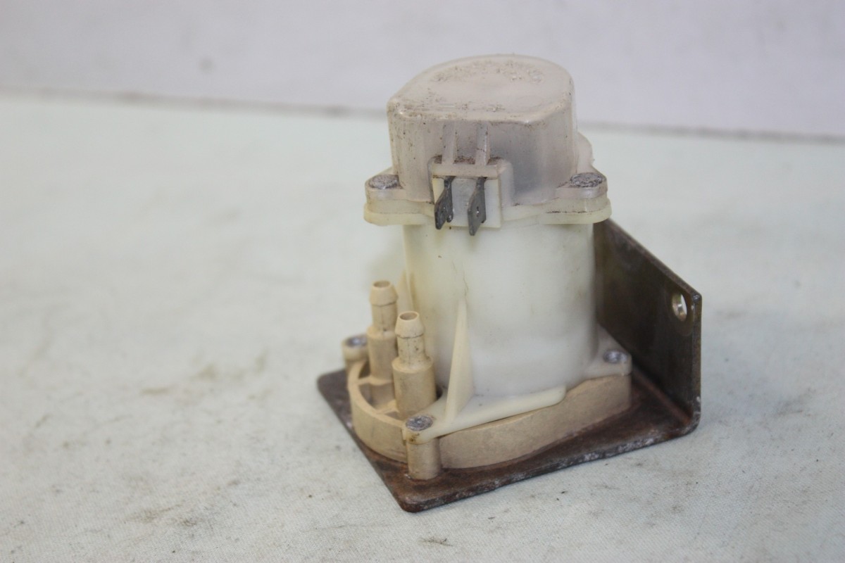 POMPE DE LAVE GLACE ELECTRIQUE SEIM12V...AUTOS ANCIENNES