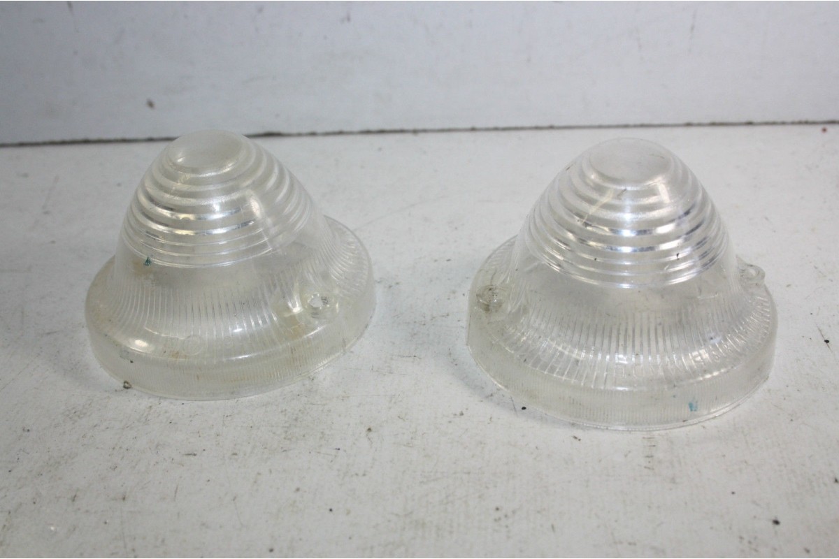 PAIRE DE CABOCHONS DE FEUX TRANSPARENTS SEIMA 189B...POUR 2CV6 AK M...