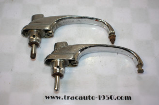 PAIRE DE POIGNEES DE POPRTES EXTERIEURES AV/AR...PEUGEOT 403