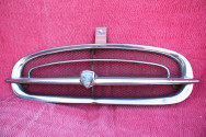 CALANDRE AVEC LOGO + GRILLE...PEUGEOT 403 8CV