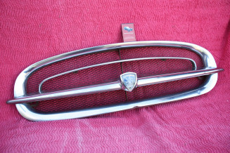 CALANDRE AVEC LOGO + GRILLE...PEUGEOT 403 8CV