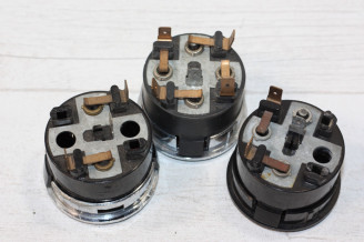 LOT DE VOYANTS DE TABLEAU DE BORD...CAMIONS SAVIEM SG2 SG3
