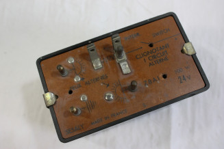 CENTRALE CLIGNOTANTE 24V SESALY Z8A1...CAMIONS REMORQUES DIVERS