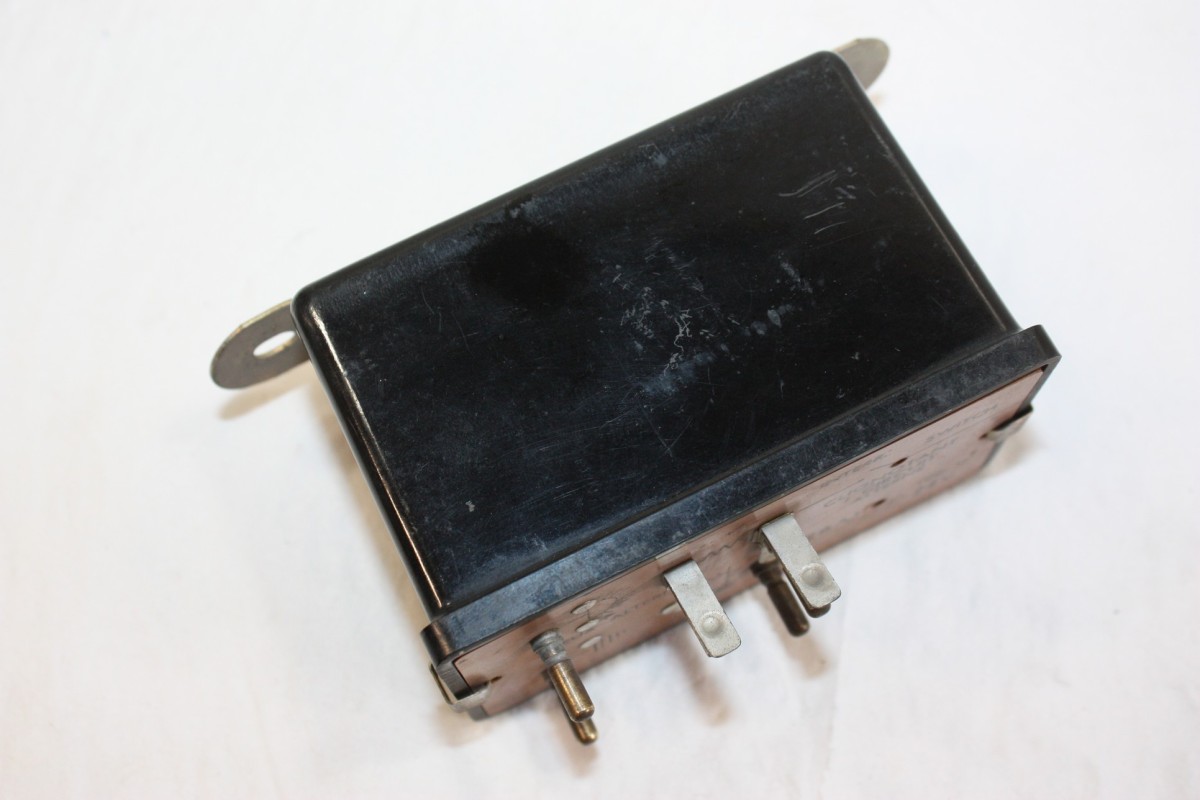 CENTRALE CLIGNOTANTE 24V SESALY Z8A1...CAMIONS REMORQUES DIVERS