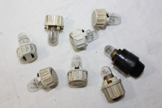 8 PORTES AMPOULES D'ECLAIRAGE DE COMPTEUR JAEGER...CITROEN ID DS